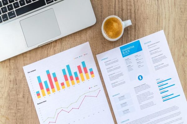 ما الفرق بين خطة االتسويق وخطة العمل 
